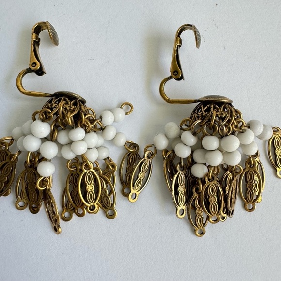 Vintage Beaded Waterfall Earrings Gold Tone Bead Cluster Chandelier Clip On 60s - Picture 6 of 9